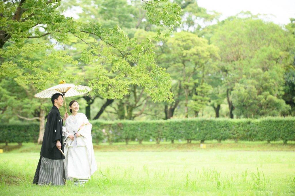 日本古来の花嫁衣裳 白無垢と上品な色掛下のコーディネート | フォト