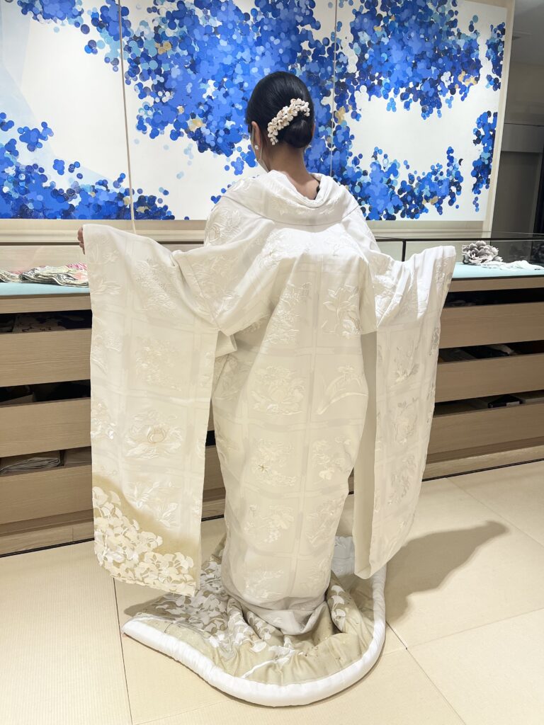 白無垢　kimono Japanese wedding ウェディング　和装　刺繍唐織