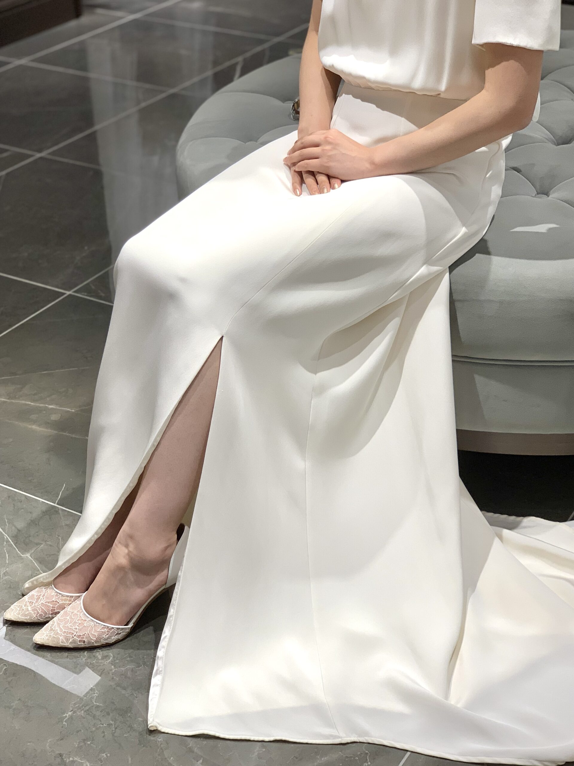 LENA MEDOYEFF　レナ・メドエフ Olivia　ウェディングドレス Wedding dress スレンダー　バックリボン　スリット